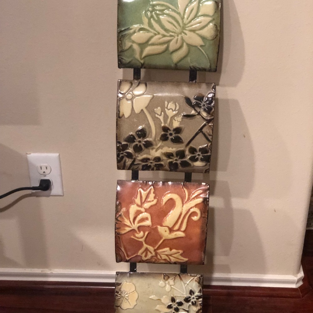 Pretty wall decor for your home or office in good condition